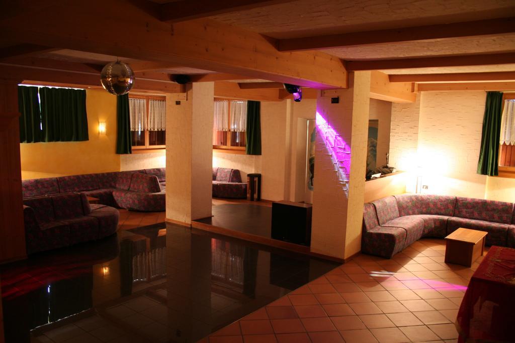 Hotel Milano Piazzatorre Bagian luar foto