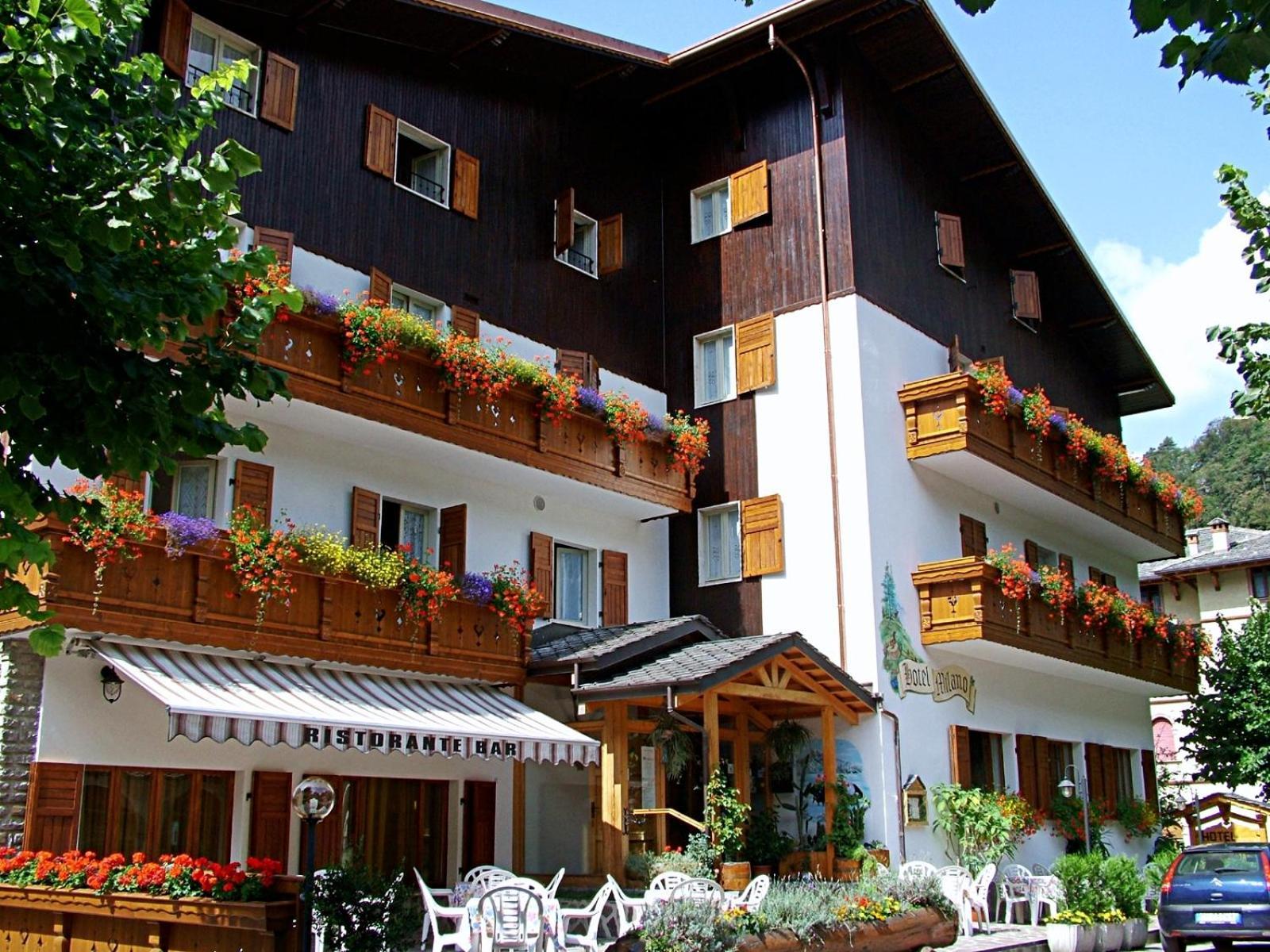 Hotel Milano Piazzatorre Bagian luar foto