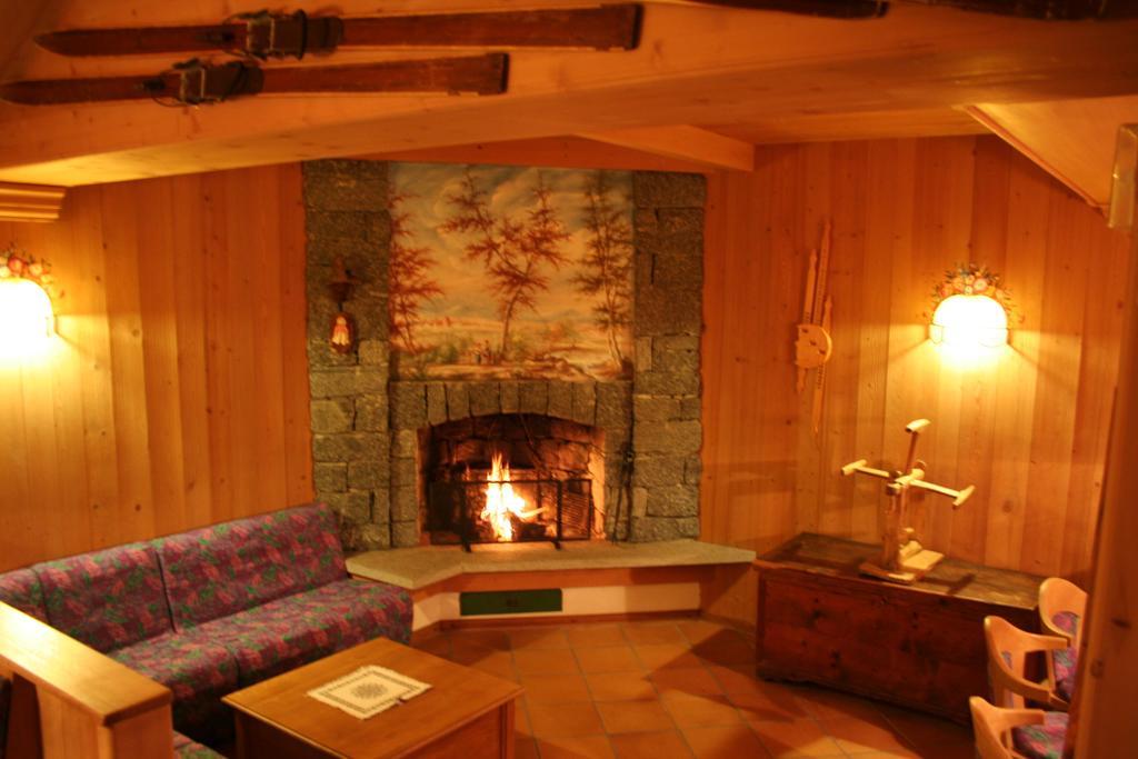 Hotel Milano Piazzatorre Bagian luar foto