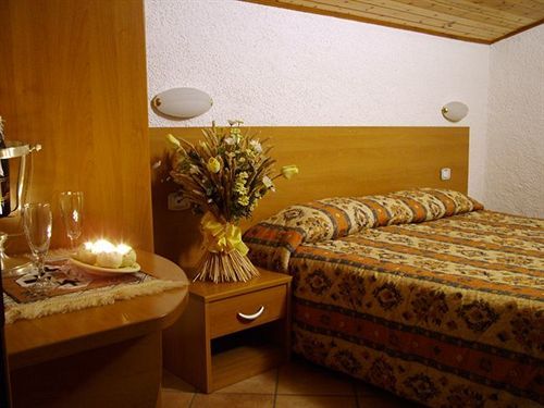 Hotel Milano Piazzatorre Bagian luar foto