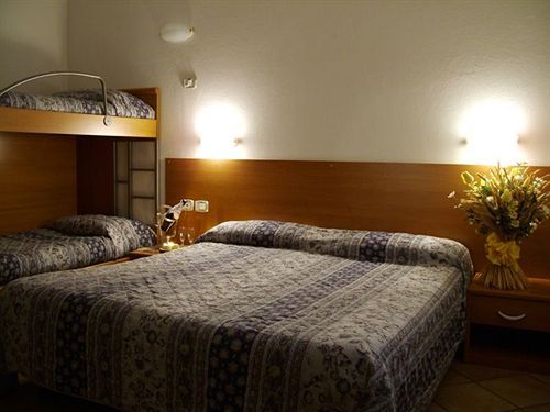 Hotel Milano Piazzatorre Bagian luar foto